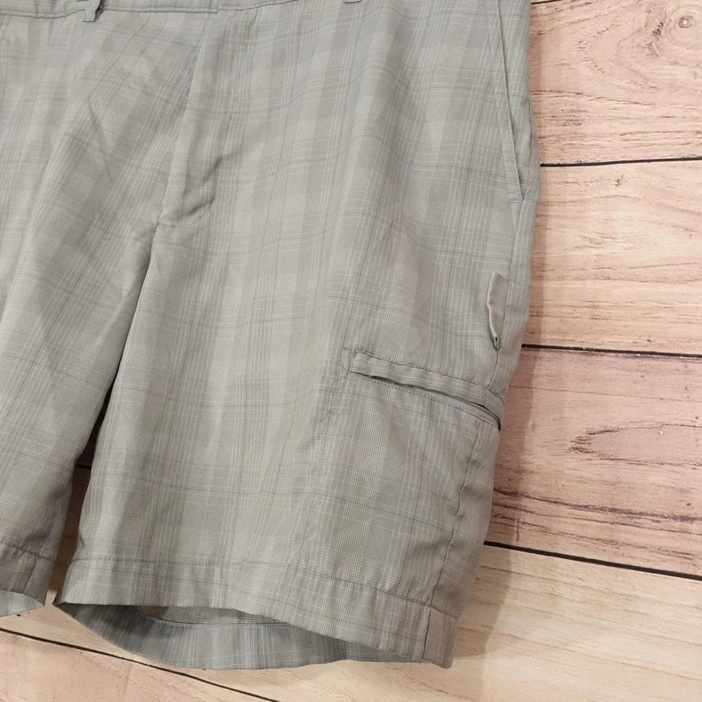 Greg Norman Shorts Mens 40 Gray Plaid Microfiber Stretch 9 Inseam Golf